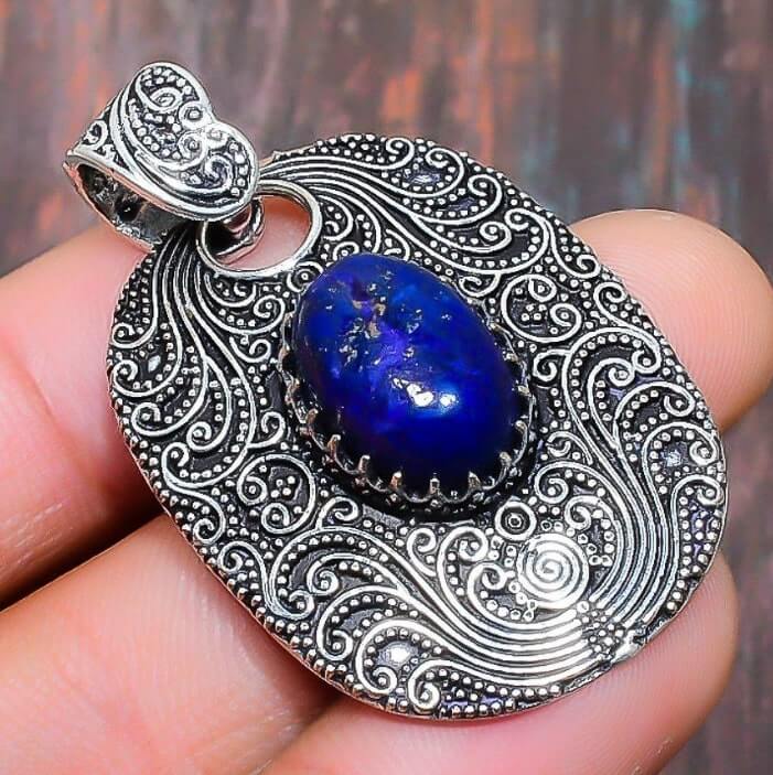 Кому подходит камень лазурит: имена и знаки зодиака, фото 2