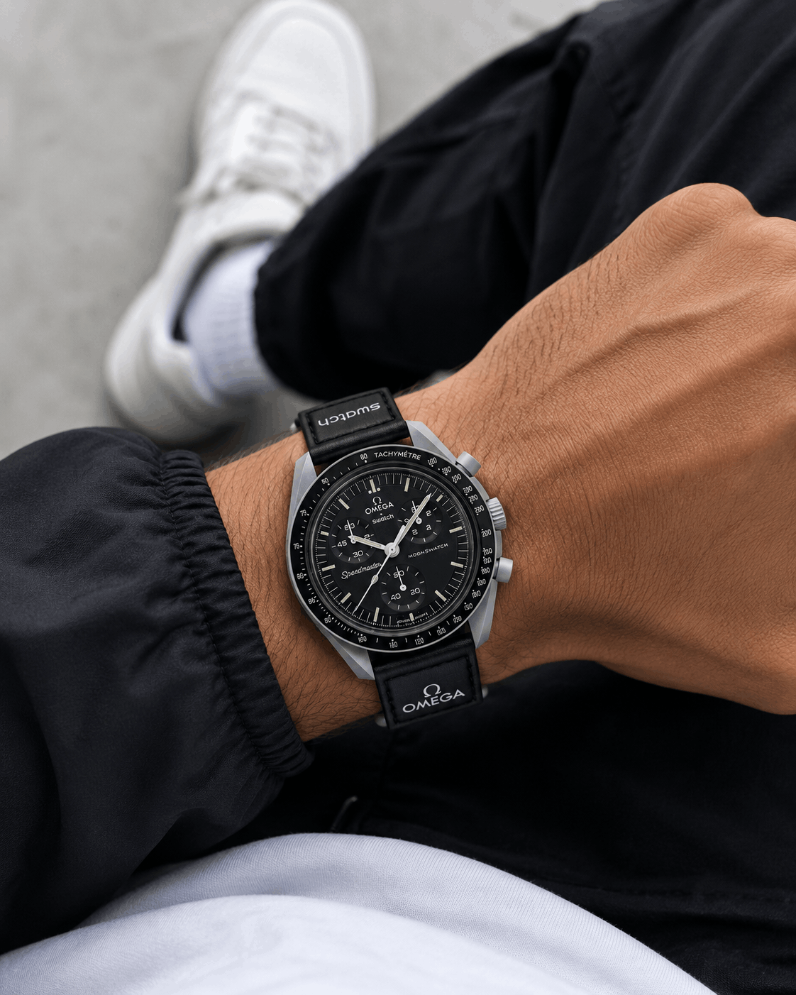 Обзор Swatch x Omega MoonSwatch Mission To The Moon SO33M100