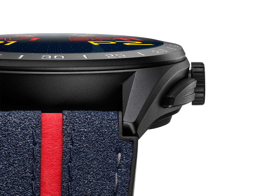 Часы TAG Heuer Connected Calibre E4 X Oracle Red Bull Racing edition SBR8A80.EB0365 — титан, Швейцария