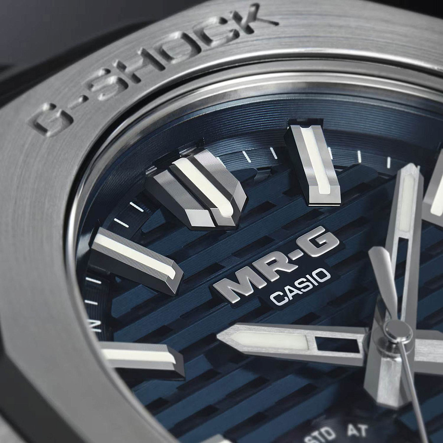 Часы Casio G-Shock MRG-B2100D-2A — кварцевые, титан