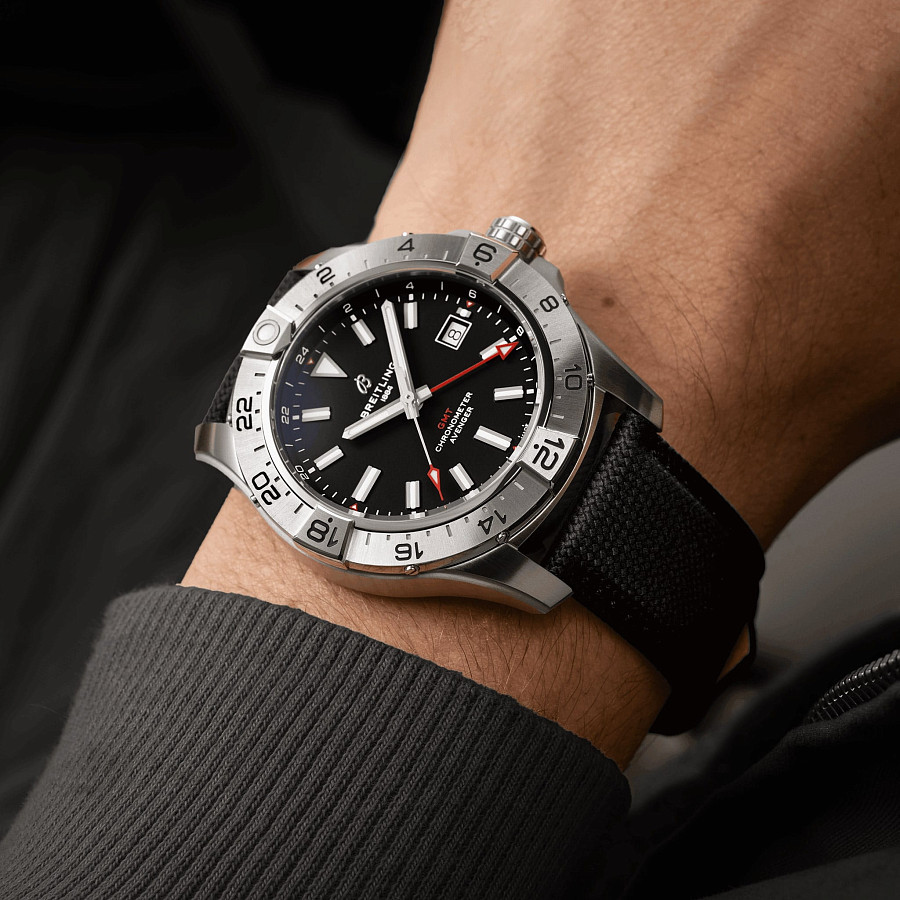 Часы Breitling Avenger Automatic GMT 44 A32320101B1X1 — артикул A32320101B1X1