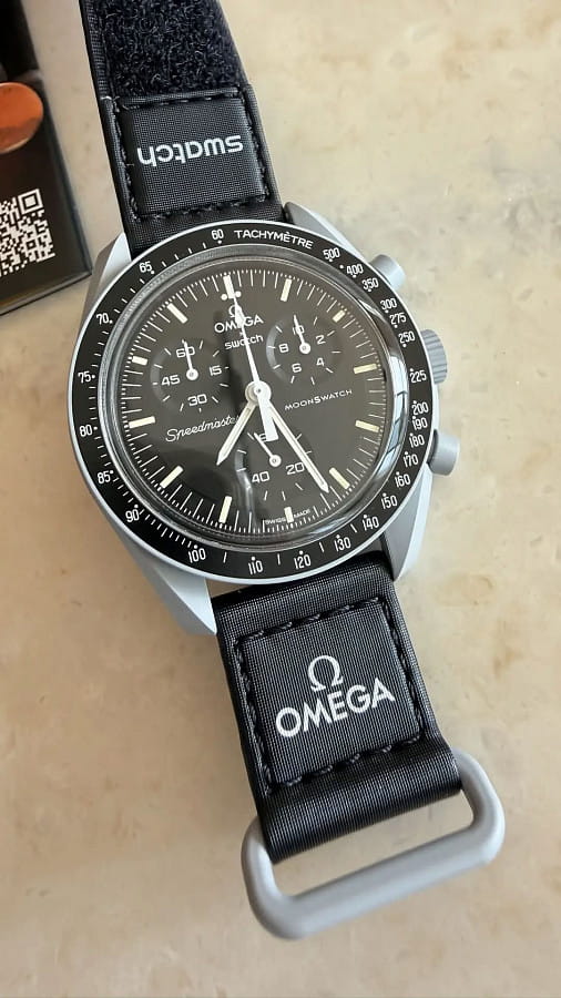 Часы Swatch x Omega Bioceramic Moonswatch Mission To The Moon SO33M100 — биокерамика, нейлон