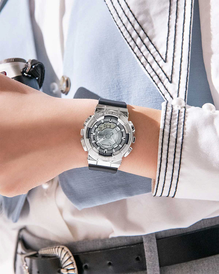Часы Casio G-Shock GM-S110-1ADR (GM-S110-1A) — электронные, сталь пластик