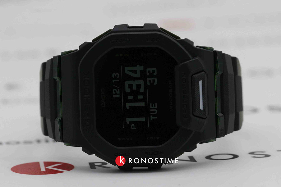 Часы Casio G-Shock GBD-200UU-1DR (GBD-200UU-1D) — пластик, Япония