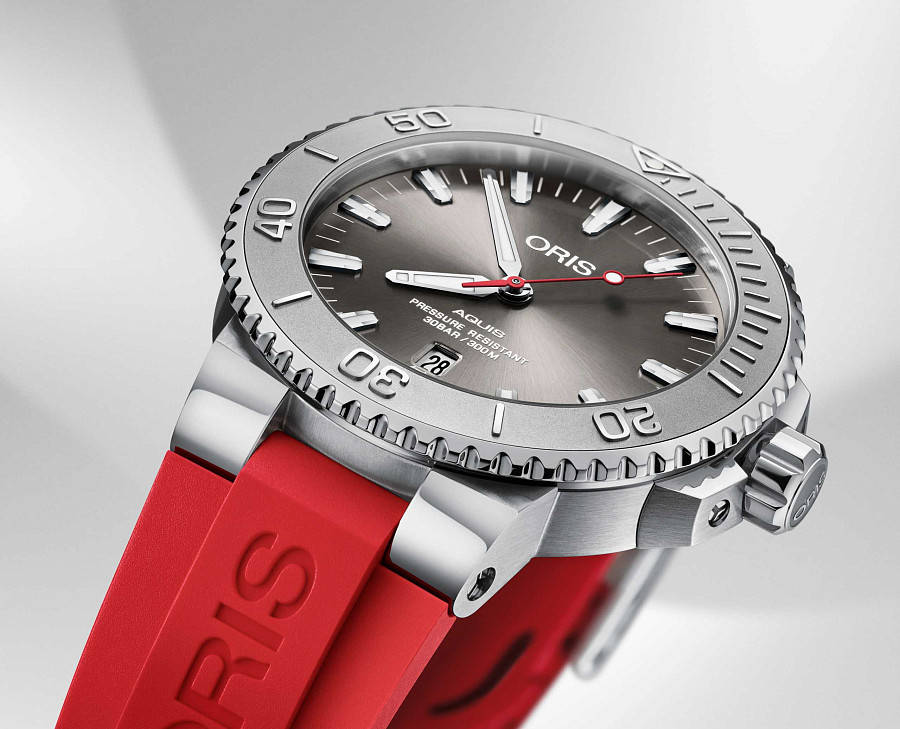 Часы Oris Aquis Date Relief 01 733 7730 4153-07 4 24 66EB — каучук, мужские