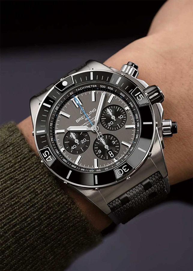 Часы Breitling Super Chronomat B01 44 mm EB0136251M1S1 — механические, титан