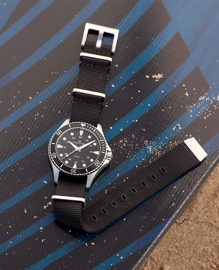 Часы Hamilton Khaki Navy Scuba Quartz H82201931 — тканевый, мужские