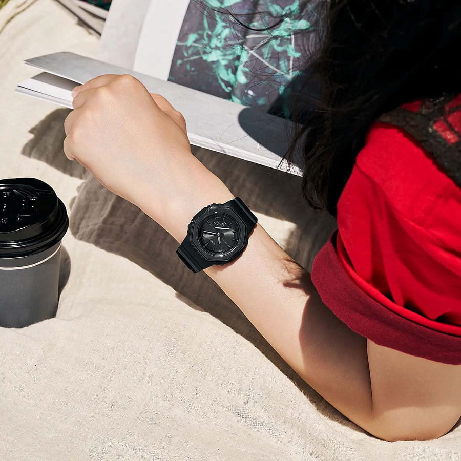 Часы Casio G-Shock GMA-P2110B-1A — пластик, Япония