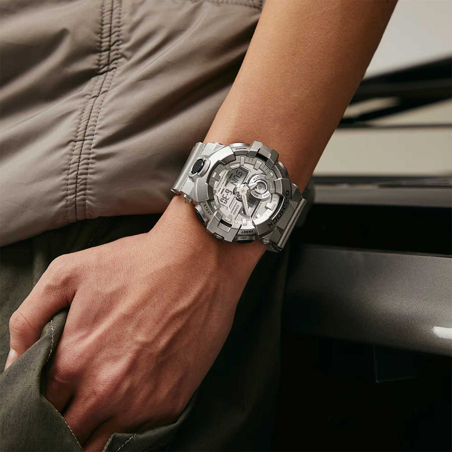 Часы Casio G-Shock GA-700FF-8ADR — электронные, пластик