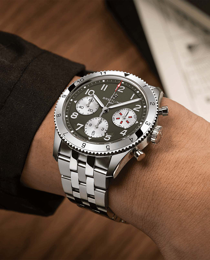 Часы Breitling Classic Avi Chronograph 42 Curtiss Warhawk A233802A1L1A1 — нержавеющая сталь, мужские