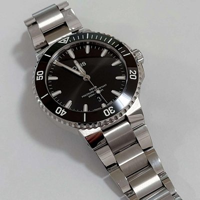 Фото покупателя: Швейцарские механические наручные часы Oris Aquis Date 01 733 7789 4154-07 8 23 04PEB