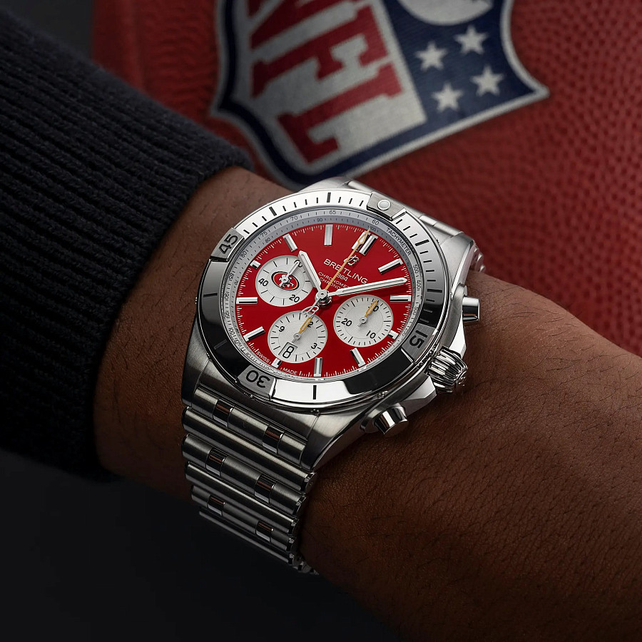 Часы Breitling Chronomat B01 42 NFL San Francisco 49ers Edition AB01342B1K1A1 — нержавеющая сталь, мужские