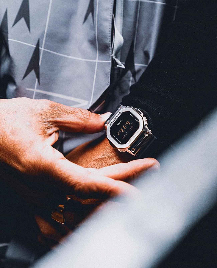 Часы Casio G-Shock GM-5600U-1DR — пластик металл сталь, пластик