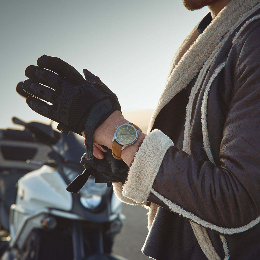 Часы Hamilton Khaki Field Titanium Auto H70545560 — зеленый, титан металл