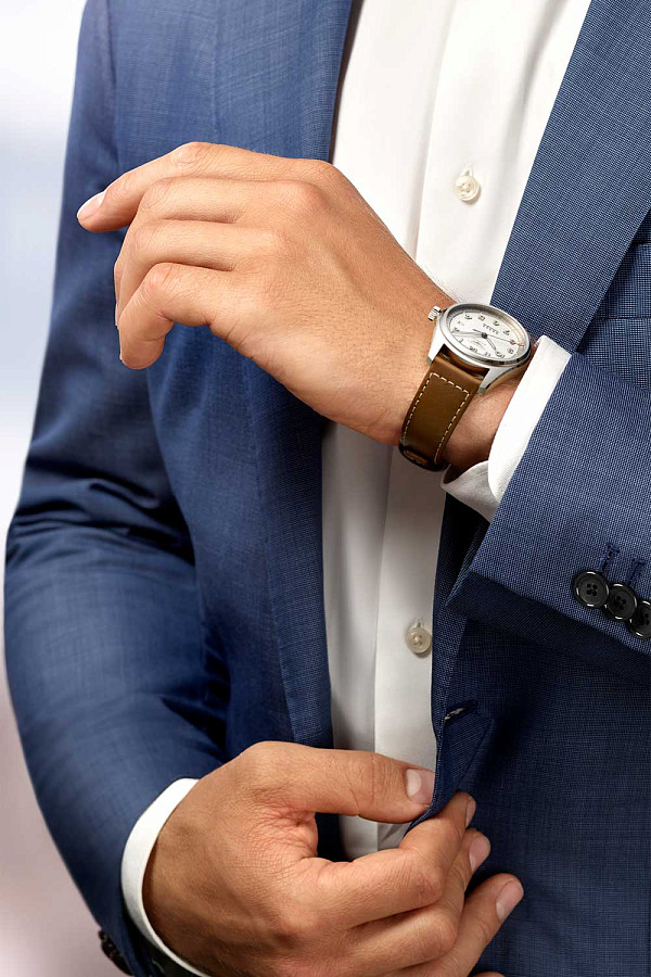 Часы Longines Spirit L3.810.4.73.4 — кожаный, мужские