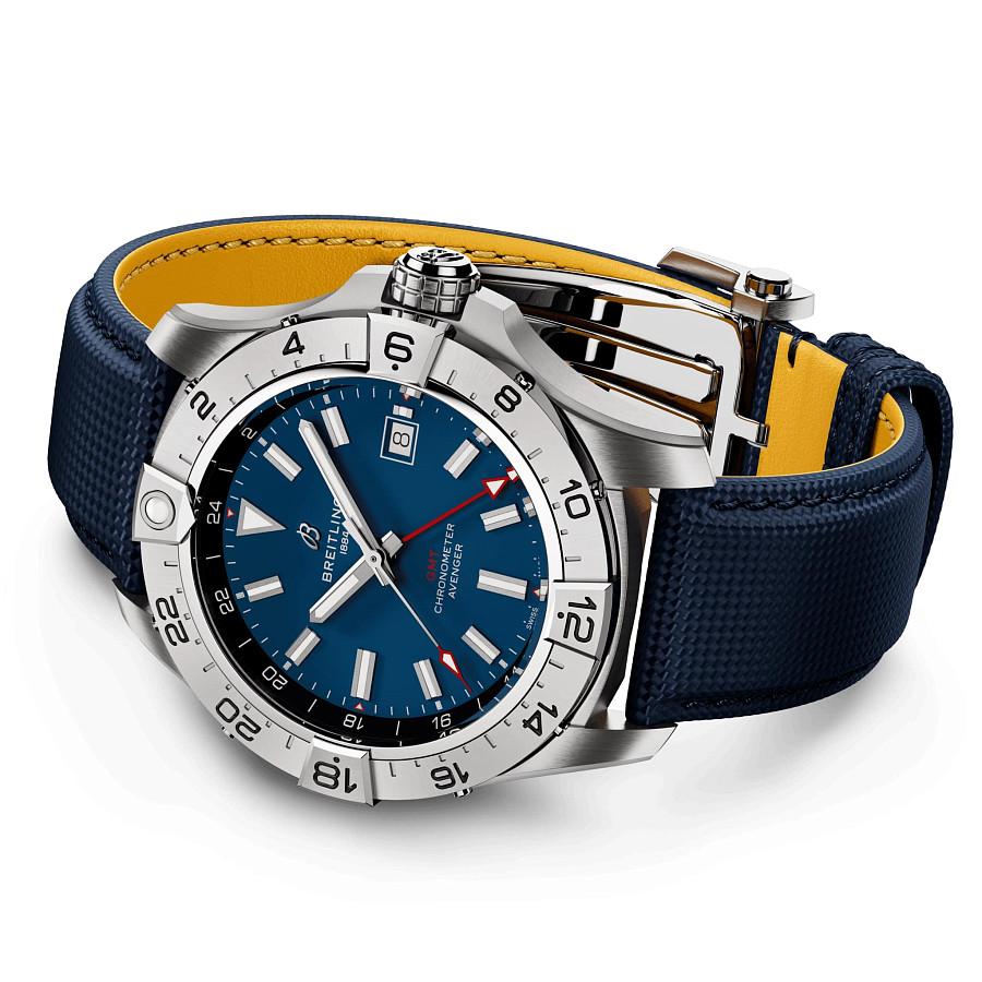 Часы Breitling Avenger Automatic GMT 44 A32320101C1X1 — сталь металл, Швейцария