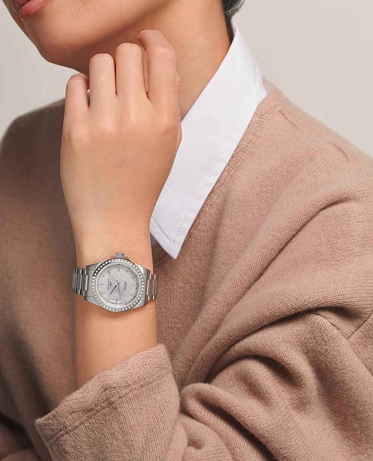 Часы Longines Conquest L3.430.0.87.6 — перламутровый, металл сталь