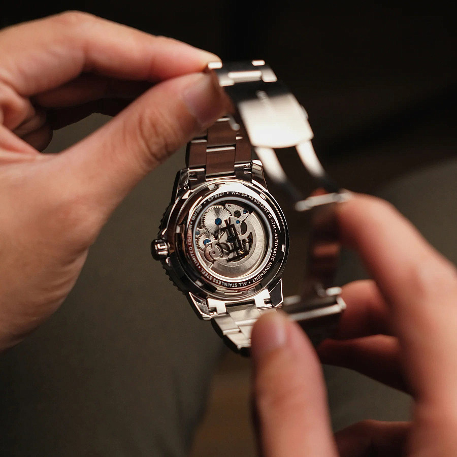 Часы Earnshaw Wallis ES-8227-44 — нержавеющая сталь, мужские