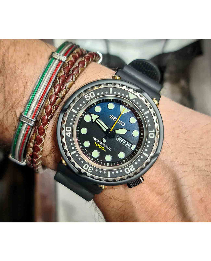 Часы Seiko Prospex S23635J1 — кварцевые, металл титан