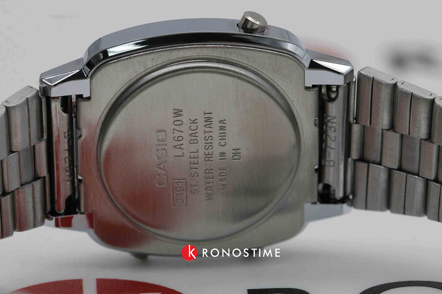 Часы Casio Vintage LA670WEA-1E — пластик, Япония