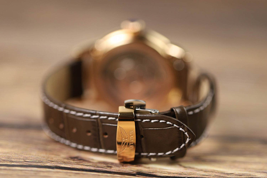 Часы Aviator Douglas Day-Date V.3.35.2.280.4 — мужские, кожаный