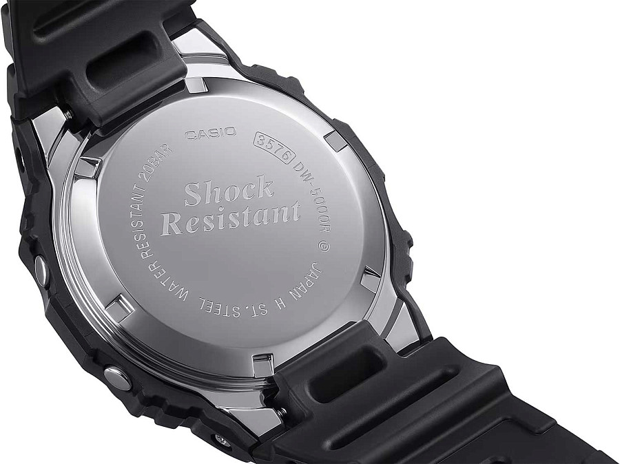 Часы Casio G-Shock DW-5000R-1A — мужские, пластик