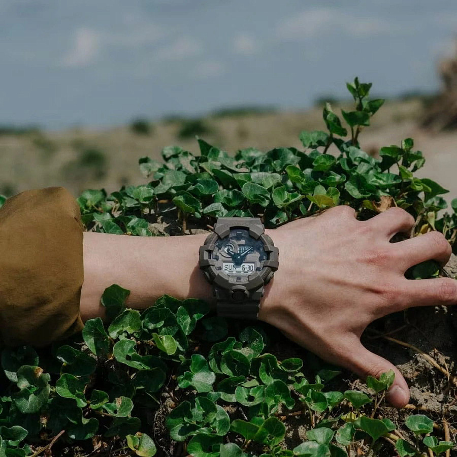 Часы Casio G-Shock GA-700NC-5A — электронные, пластик