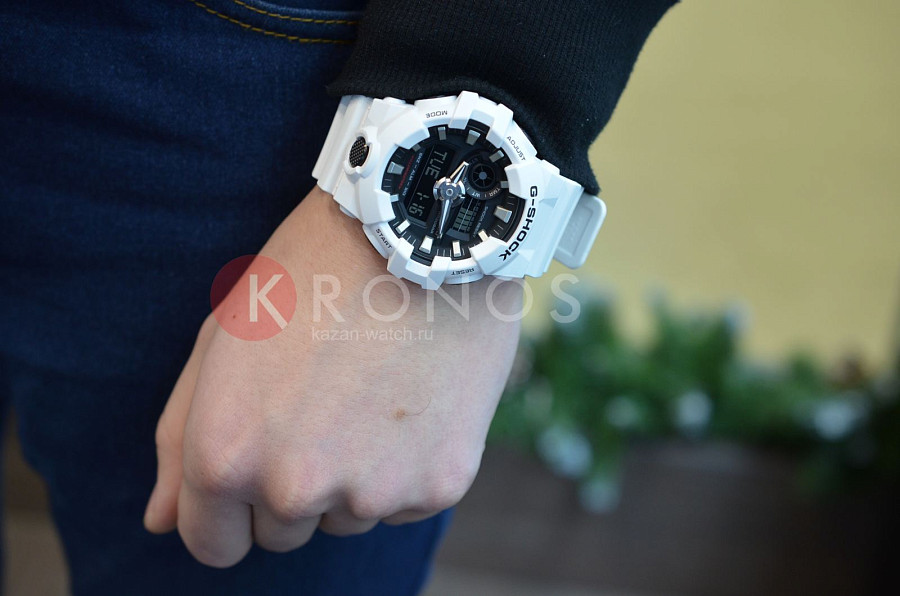 Часы Casio G-Shock GA-700-7ADR (GA-700-7A) — пластик, пластик