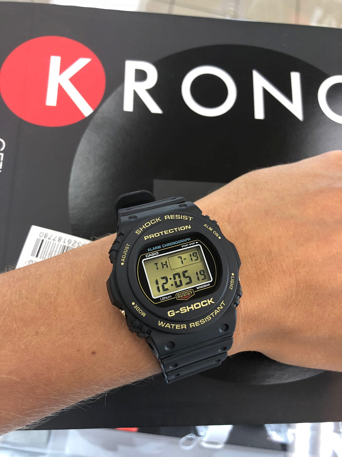 Часы Casio G-Shock DW-5735D-1B — Япония, электронные