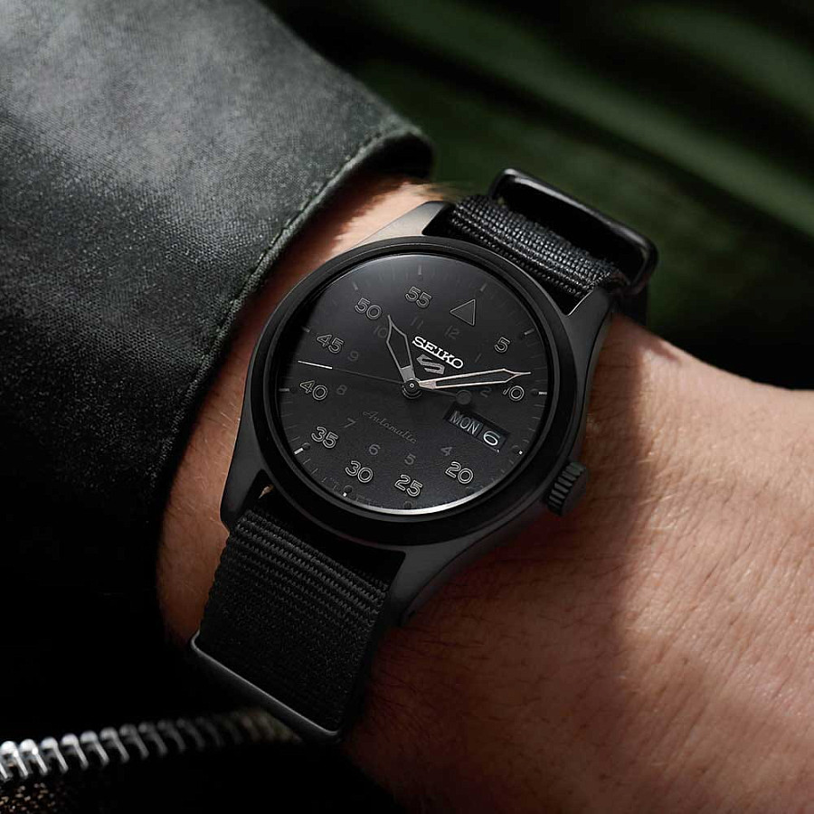 Часы Seiko 5 Sports The Stealth SRPJ11K1 — мужские, черный