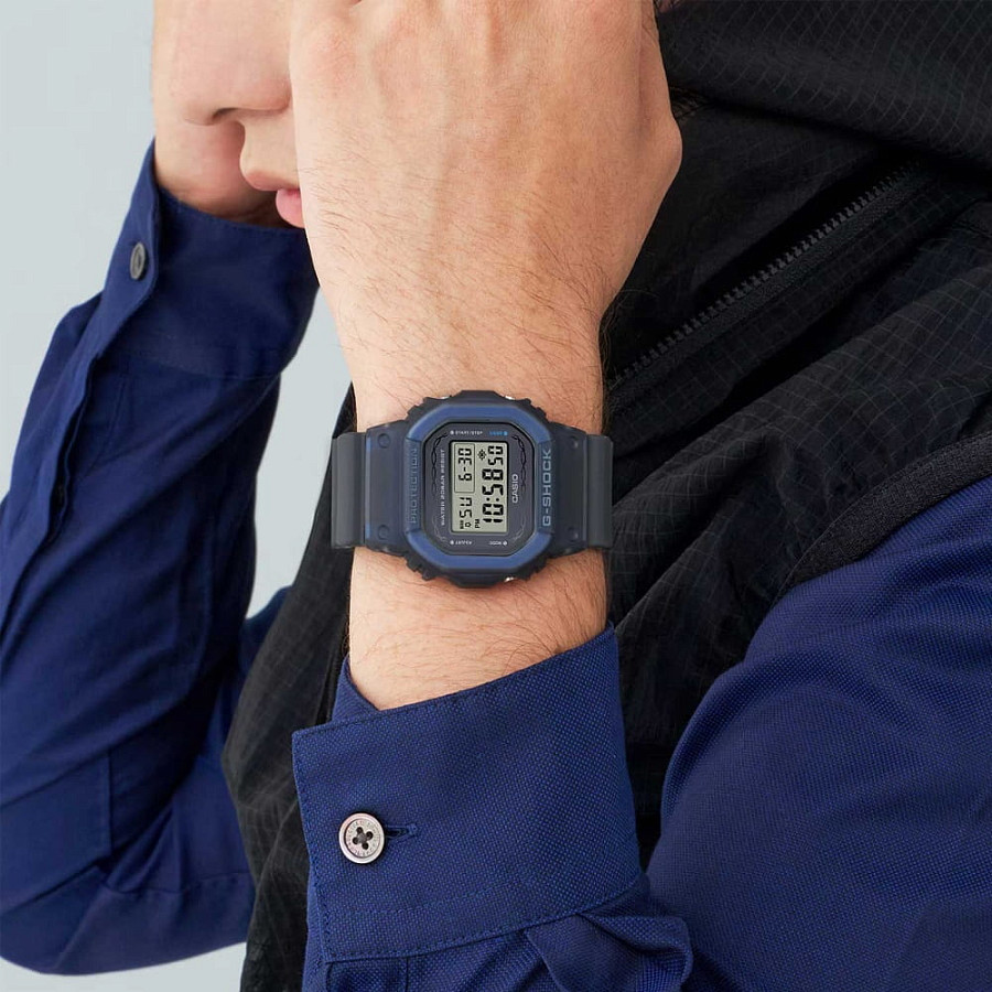 Часы Casio G-Shock DW-5600RS-8 — электронные, пластик