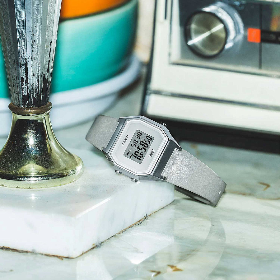 Часы Casio Vintage LA680WEL-8D — кожаный, женские