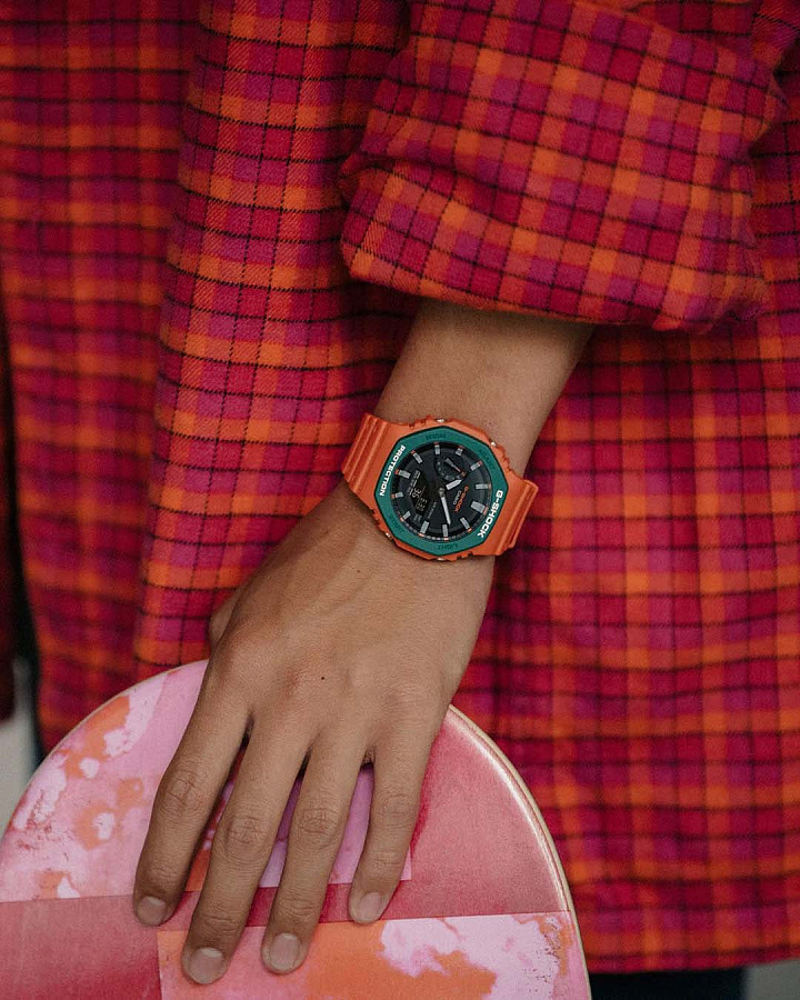 Часы Casio G-Shock GA-2110SC-4A — электронные, пластик карбон