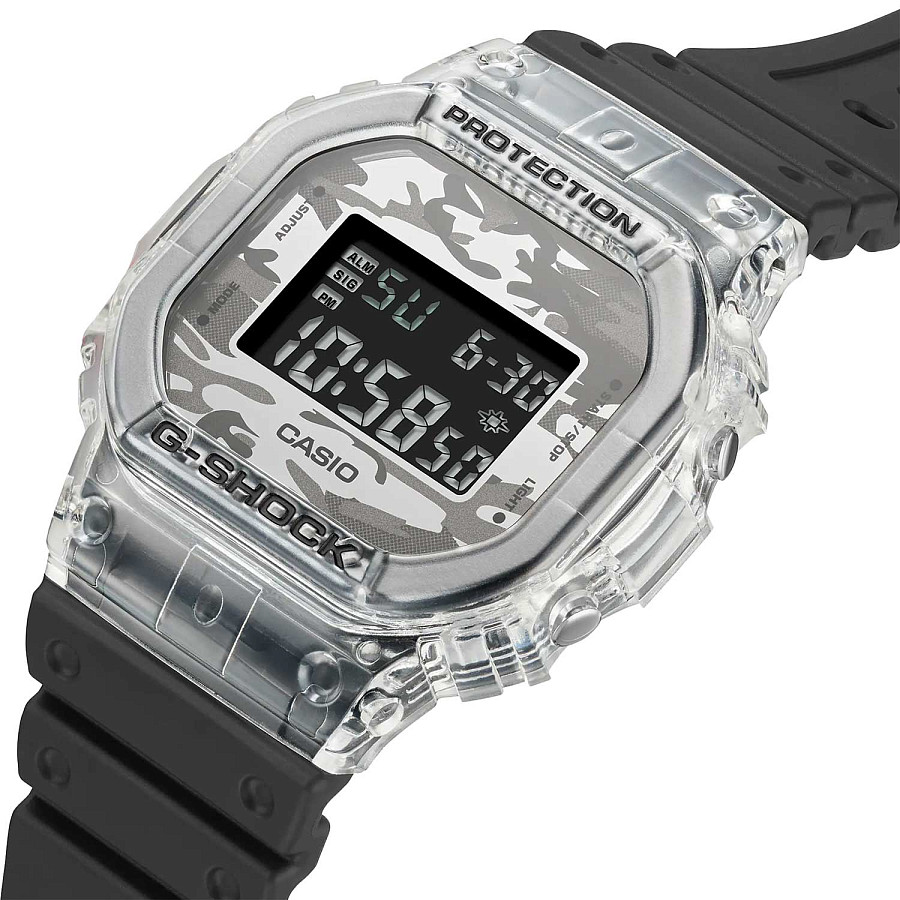 Часы Casio G-Shock DW-5600SKC-1E — электронные, пластик