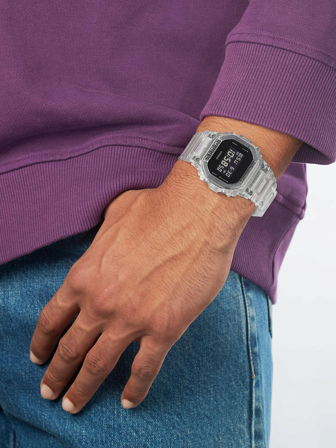 Часы Casio G-Shock DW-5600SKE-7 — электронные, пластик