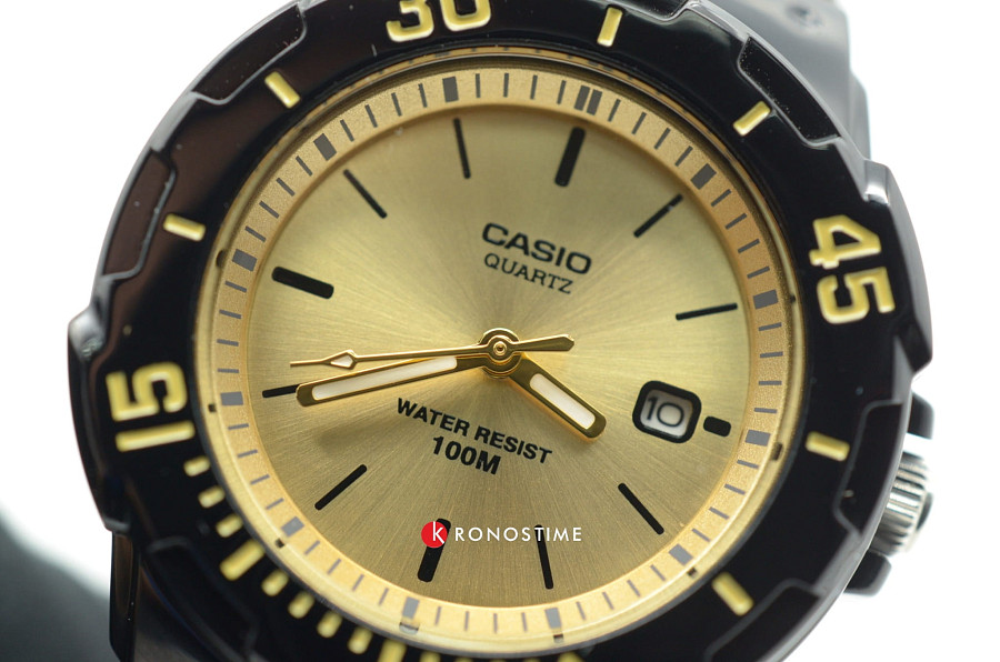 Часы Casio Collection LRW-200H-9EVDF (LRW-200H-9E) — пластик, Япония