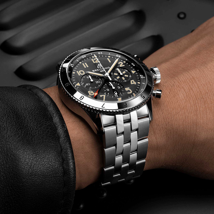 Часы Breitling Super Avi B04 Chronograph GMT 46 P-51 Mustang AB04453A1B1A1 — артикул AB04453A1B1A1