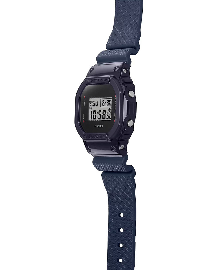 Часы Casio G-Shock DW-5600NNJ-2 — мужские, пластик