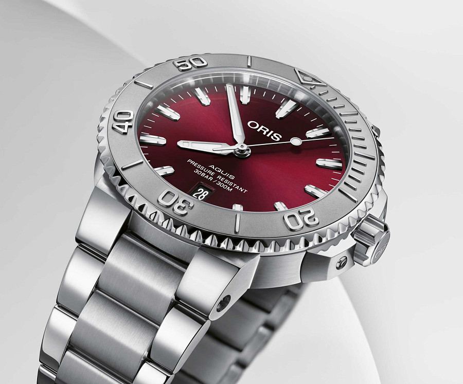 Часы Oris Aquis Date Relief 01 733 7766 4158-07 8 22 05PEB — сталь металл, Швейцария