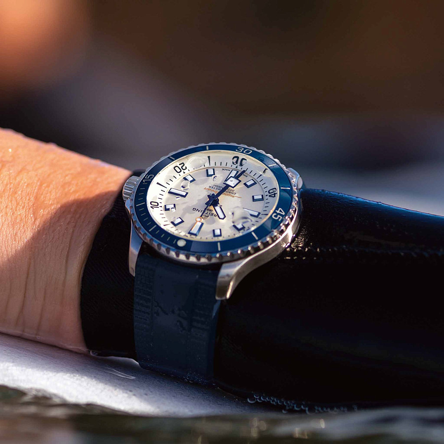 Часы Breitling Superocean Automatic 42 A17375E71G1S1 — каучук, мужские