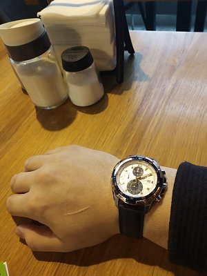 Фото покупателя: Японские наручные часы Casio Edifice EFR-539L-7CVUDF (EFR-539L-7C) с хронографом
