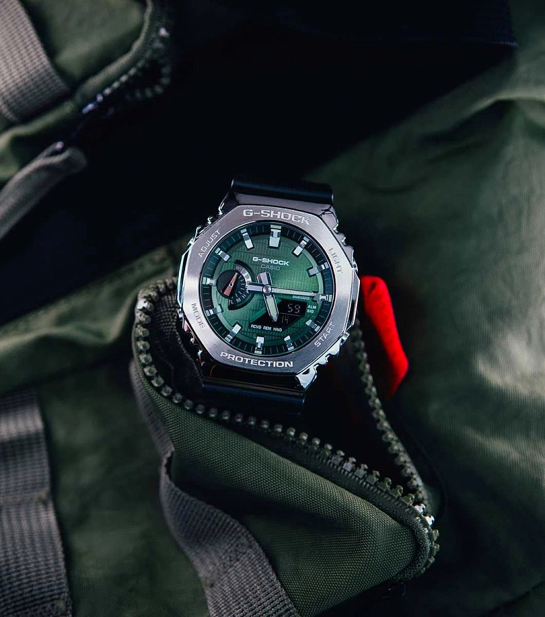 Часы Casio G-Shock GBM-2100A-1A3 — Япония, электронные
