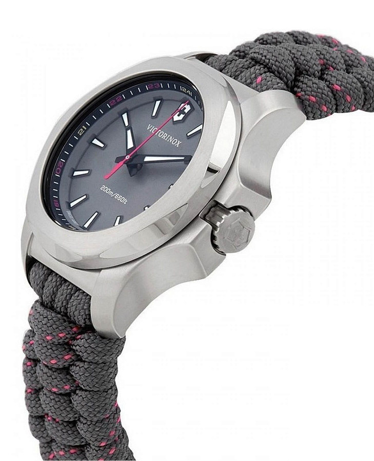 Часы Victorinox I.N.O.X. V 241771 — кварцевые, металл сталь