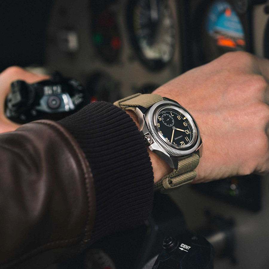 Часы Longines Pilot Majetek L2.838.4.53.8 — сталь металл, Швейцария