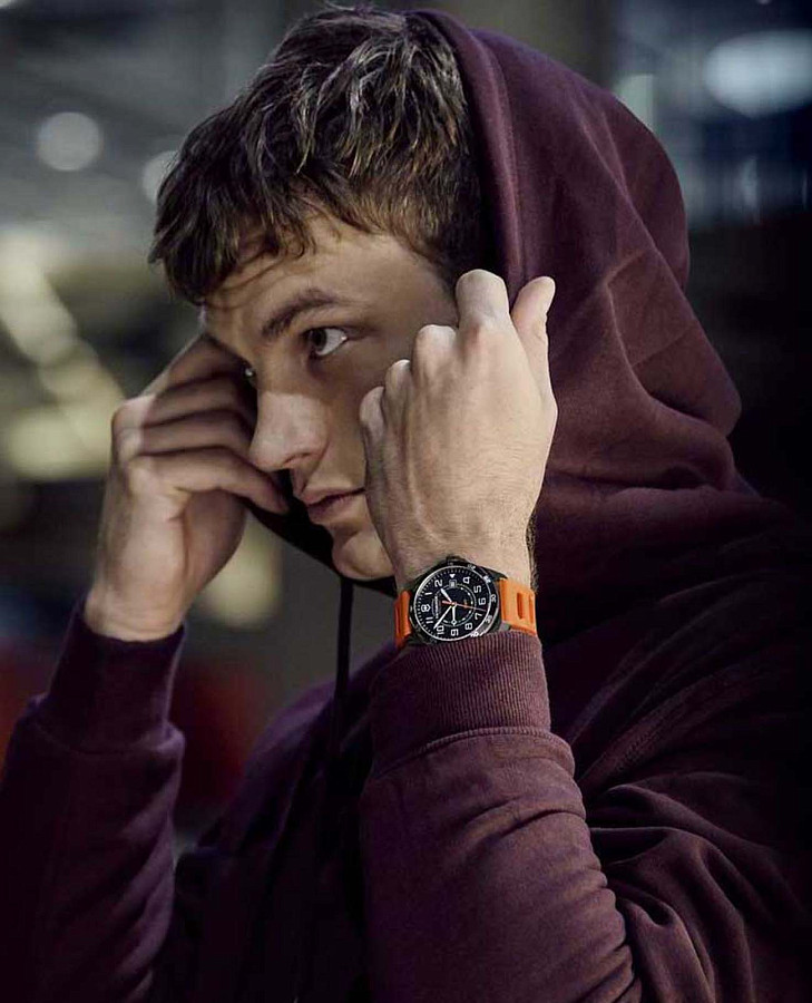 Часы Victorinox Fieldforce Sport Chronograph 241897 — кварцевые, металл сталь