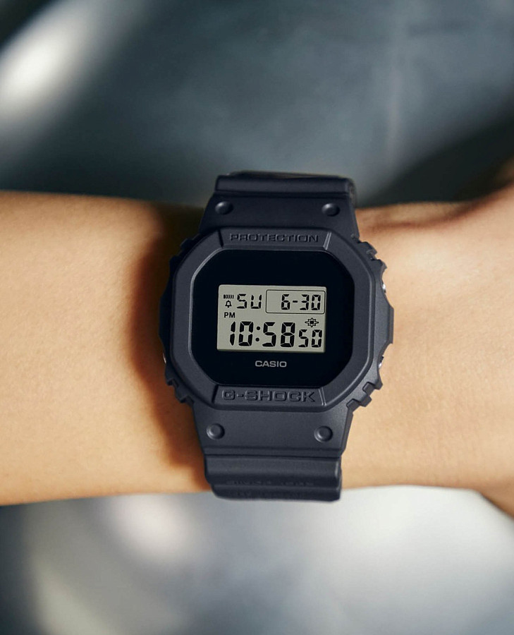 Часы Casio G-Shock DWE-5657RE-1ER — электронные, пластик