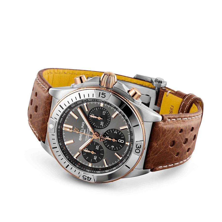 Часы Breitling Chronomat B01 42 Triumph TB0134101M1X1 — титан золото, Швейцария