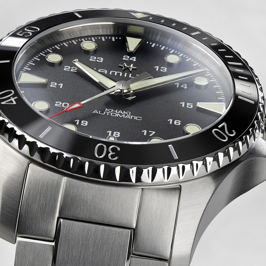 Часы Hamilton Khaki Navy Scuba Automatic H82515130 — мужские, серебристый