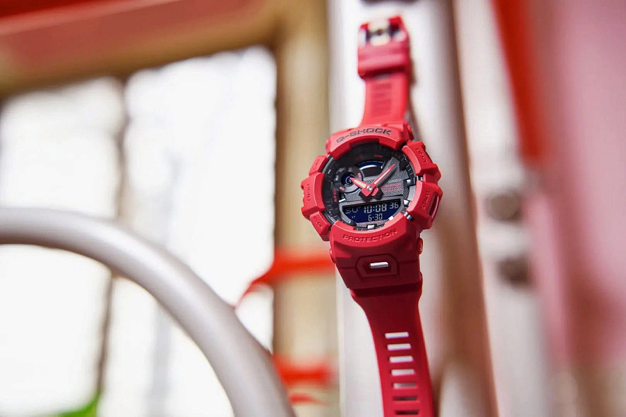 Часы Casio G-Shock GBA-900RD-4A — пластик, Япония