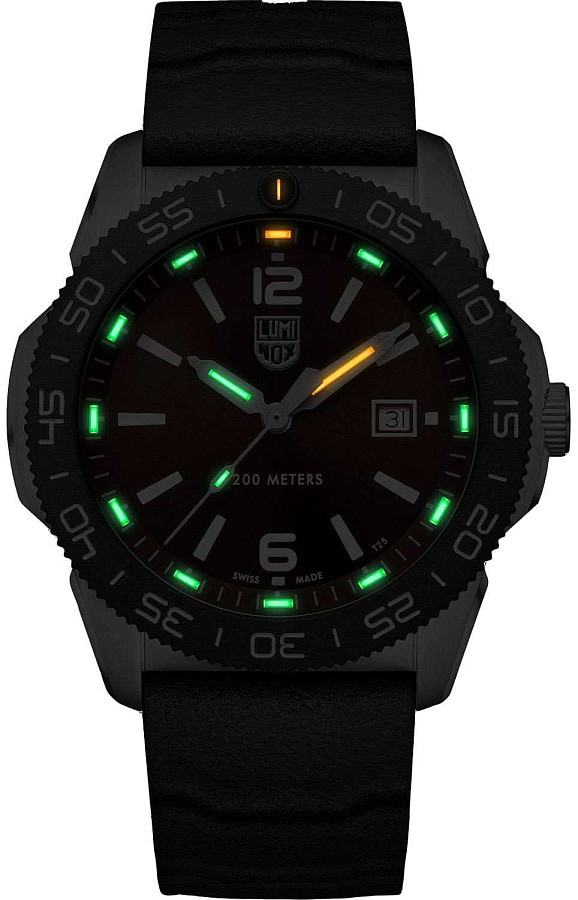 Часы Luminox Pacific Diver XS.3135 — кварцевые, металл сталь